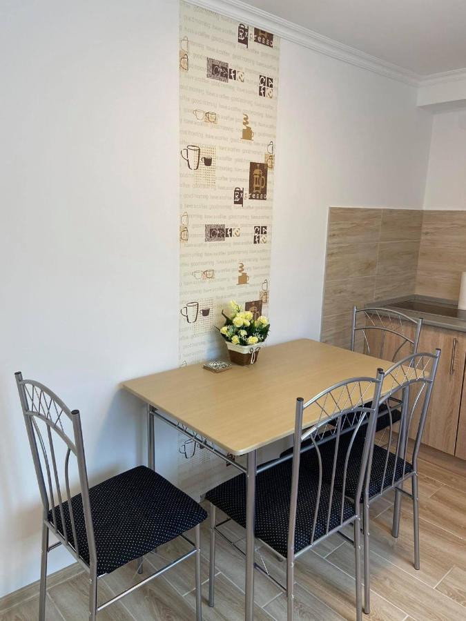 Lilla Vendeghaz Hotel Мисколк Екстериор снимка