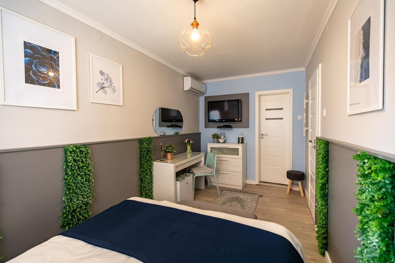Lilla Vendeghaz Hotel Мисколк Екстериор снимка