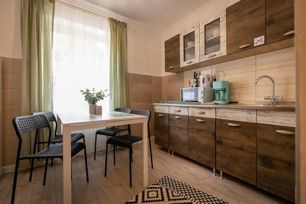 Lilla Vendeghaz Hotel Мисколк Екстериор снимка