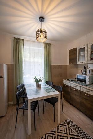 Lilla Vendeghaz Hotel Мисколк Екстериор снимка